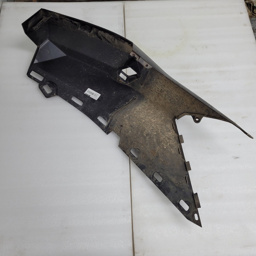 (new ref. 705006763) rh front fender, black x model