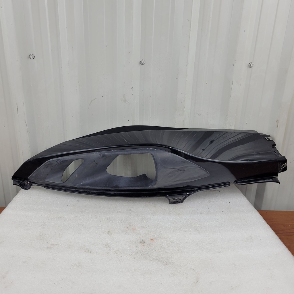 rh front panel, black