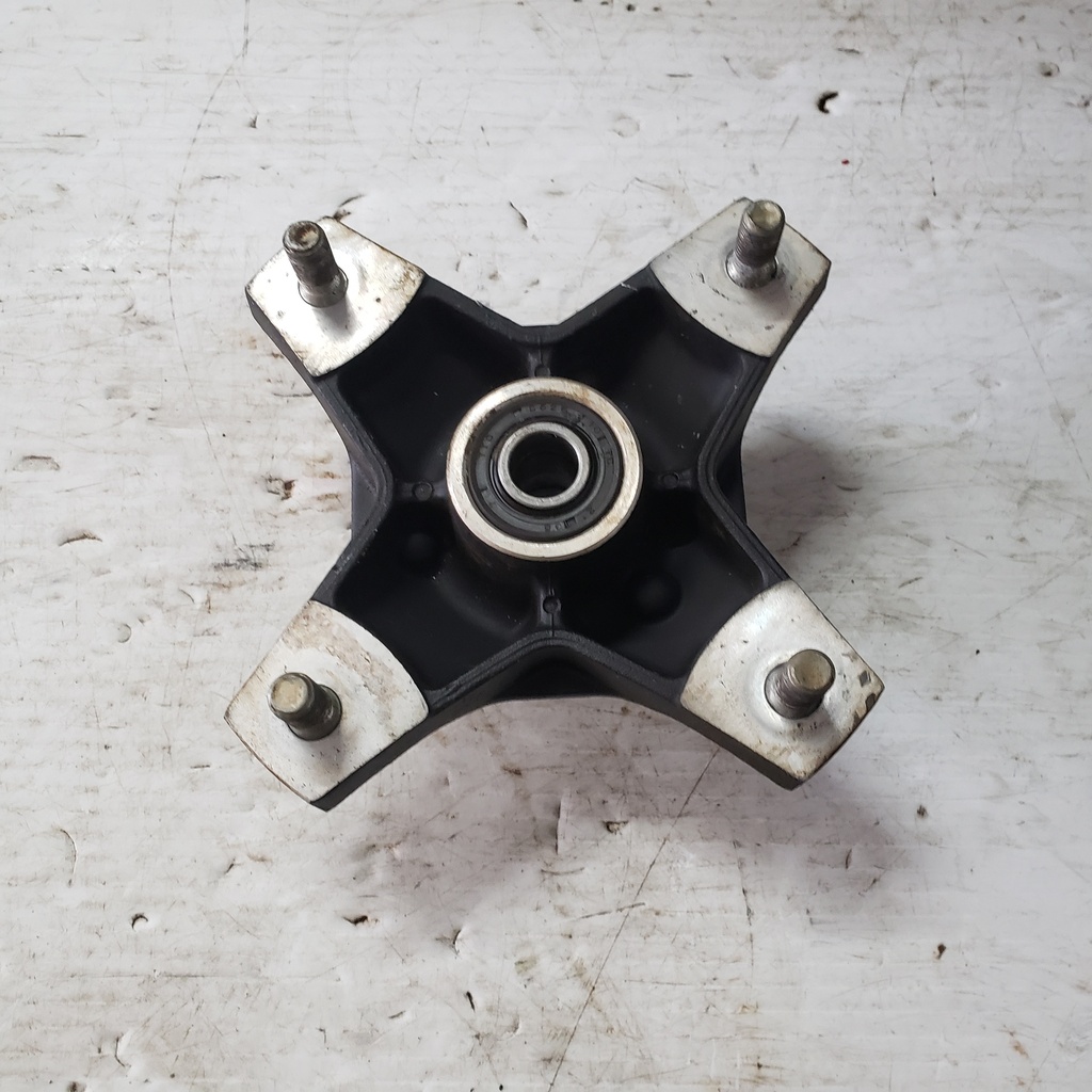 HUB,FRONT WHEEL - 3405-058 ARCTIC CAT