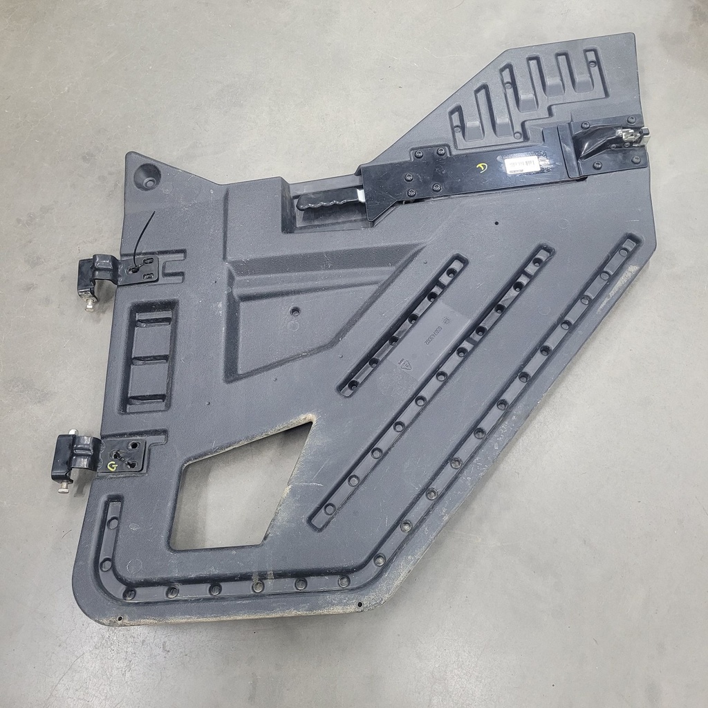 door (plastic) (passenger side)