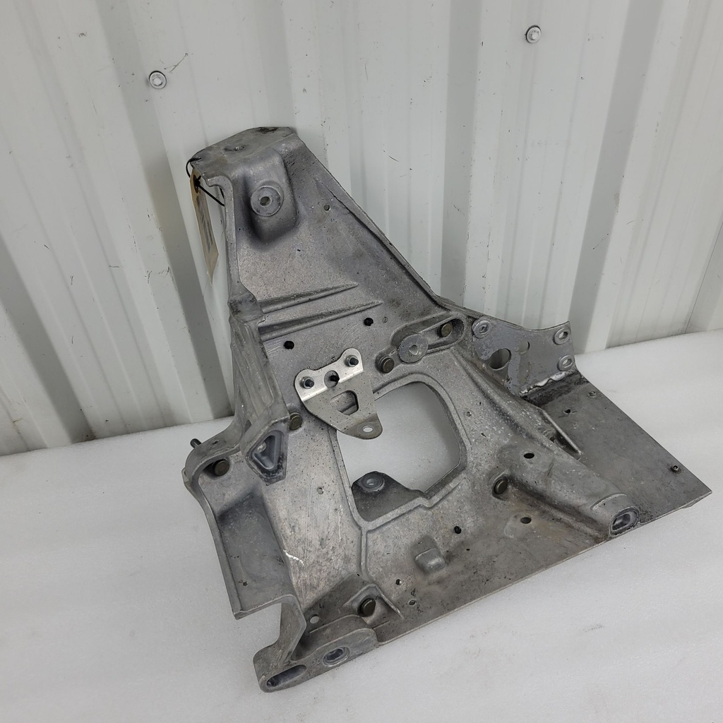 clip with stud assembly, right[requires adhesive]