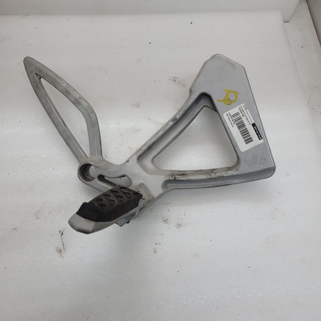 (new ref. 705006603) rh rear foot support rs