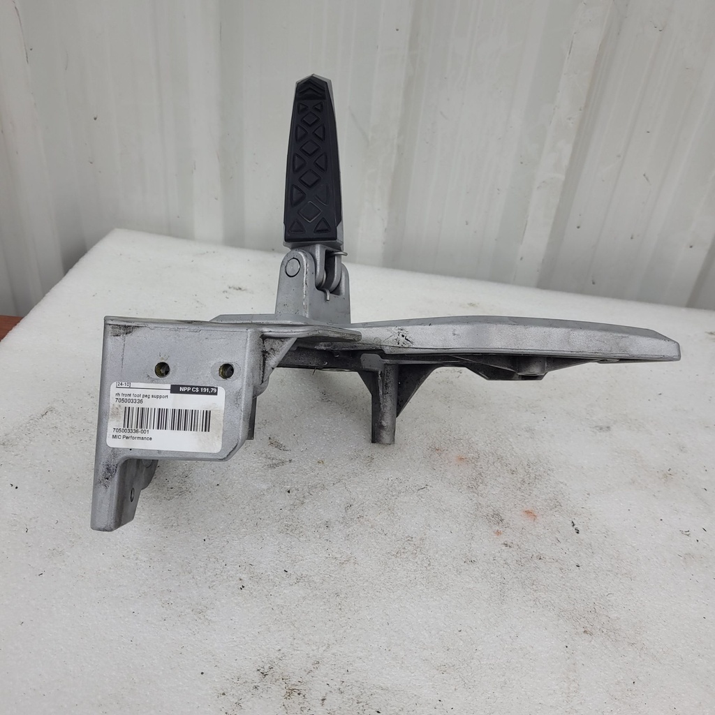 (new ref. 705004182) rh front foot peg support