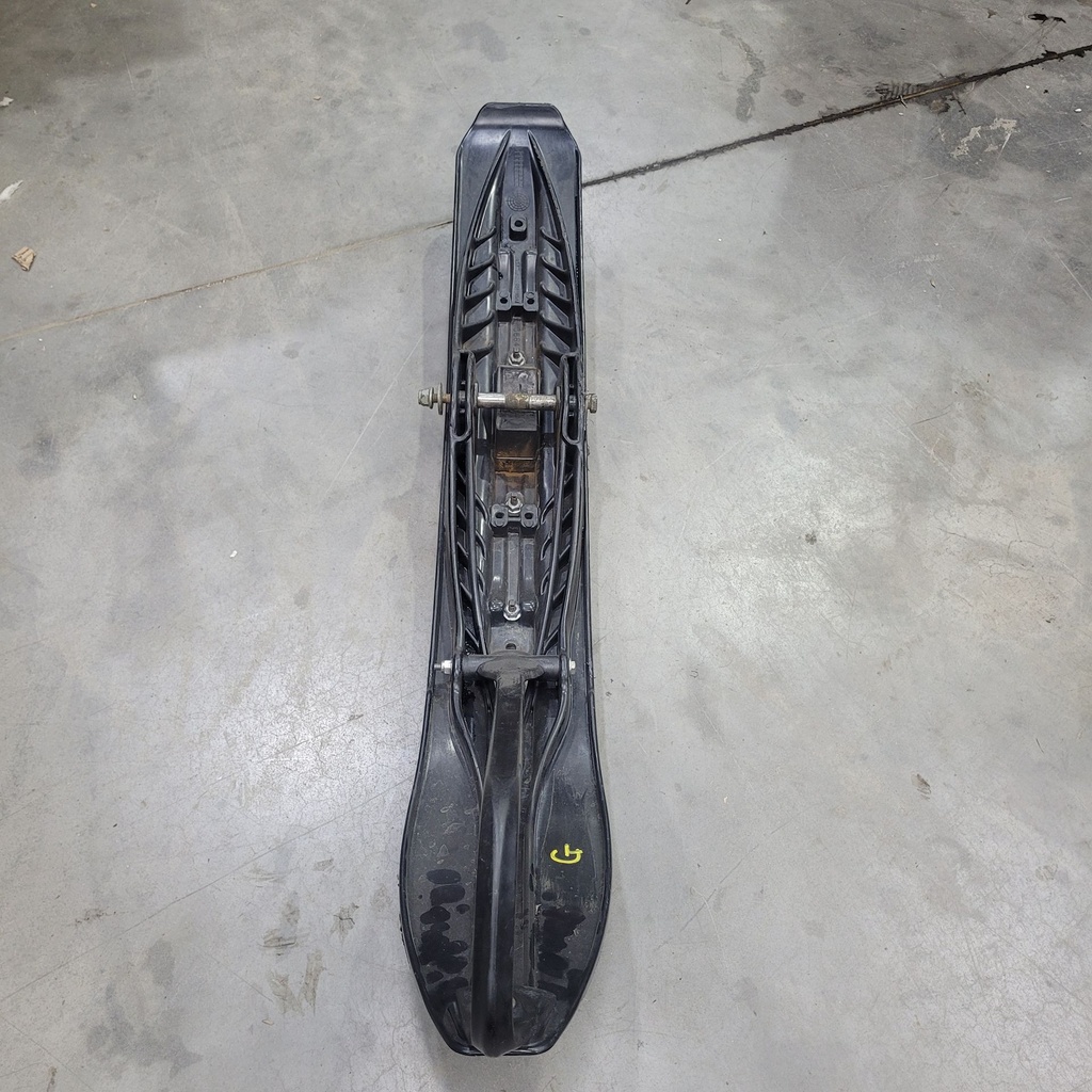 ski assembly, gloss black