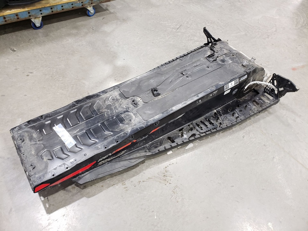 (new ref. 415130331) deep black, chassis tunnel module 137" package ltd