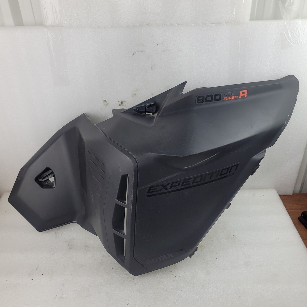deep black, rh panel