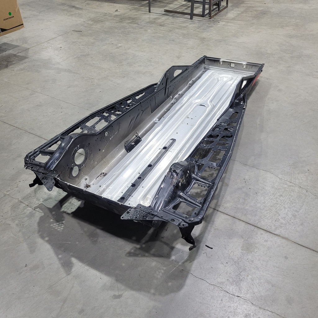 (new ref. 415130491) deep black, chassis tunnel module 154"